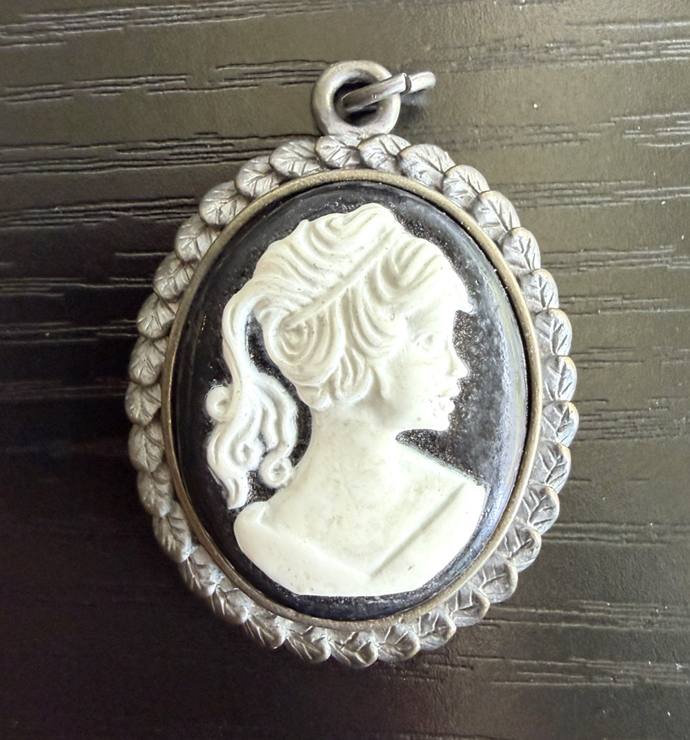 Vintage Cameo Pendant Silver Tone Leaf Frame Black White Lady Portrait 1.5”